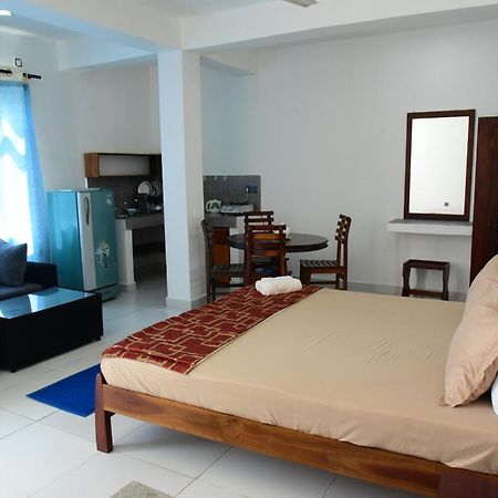 Hotel Happy Tuna Hikkaduwa Buitenkant foto