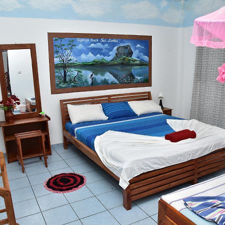 Hotel Happy Tuna Hikkaduwa Buitenkant foto