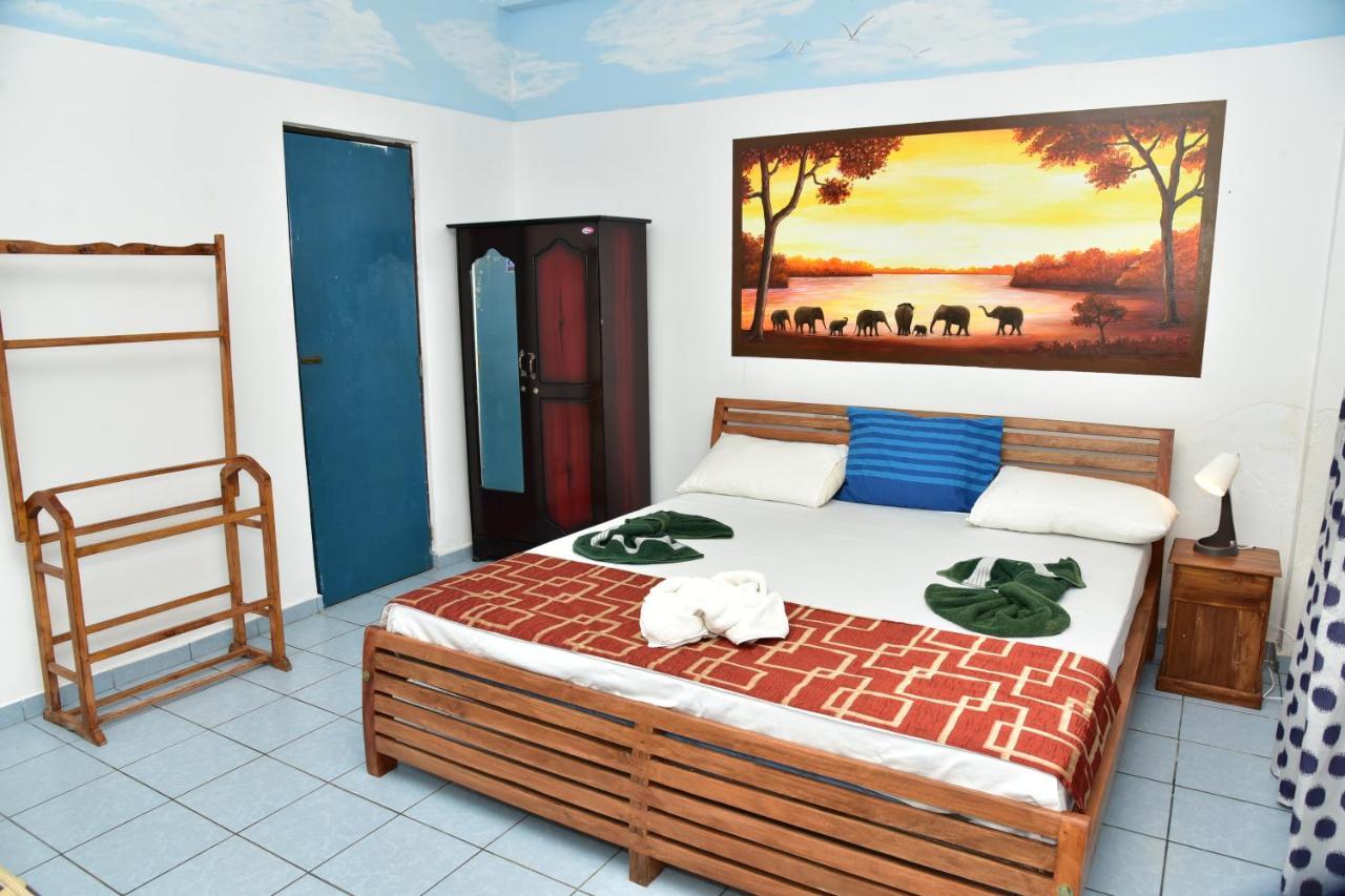 Hotel Happy Tuna Hikkaduwa Buitenkant foto