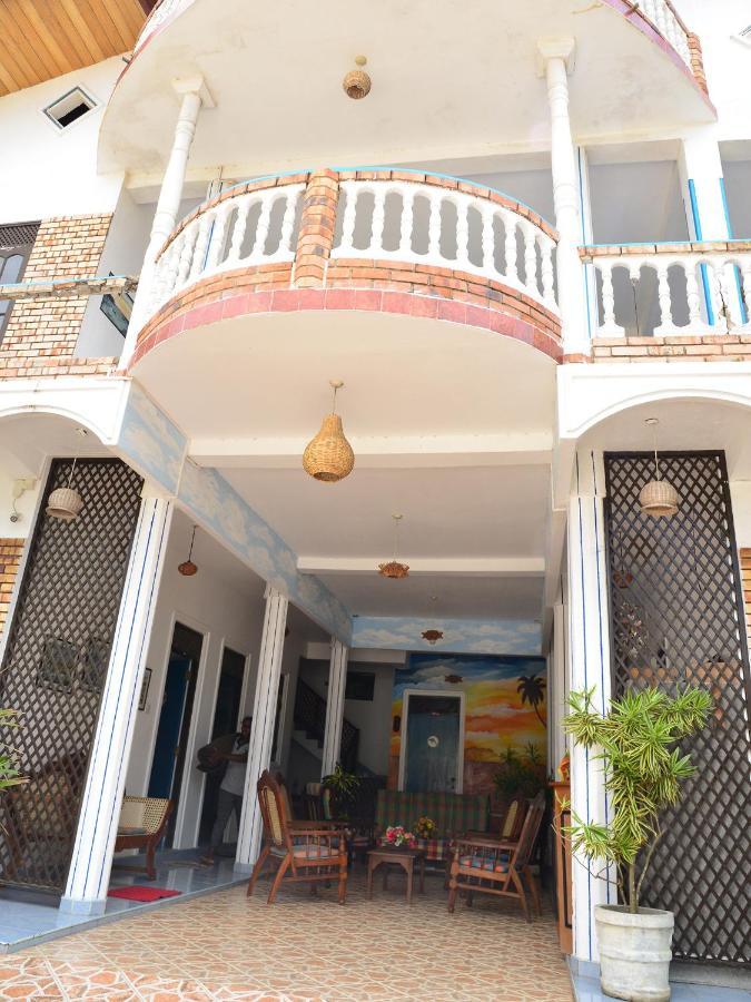 Hotel Happy Tuna Hikkaduwa Buitenkant foto