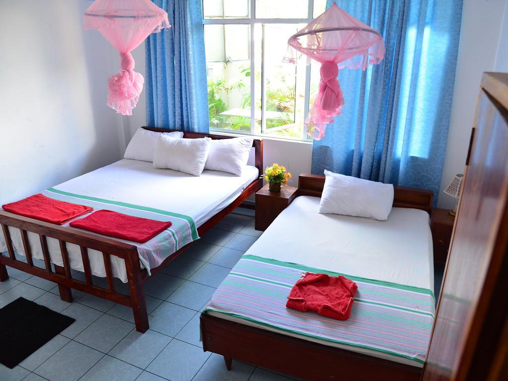 Hotel Happy Tuna Hikkaduwa Buitenkant foto