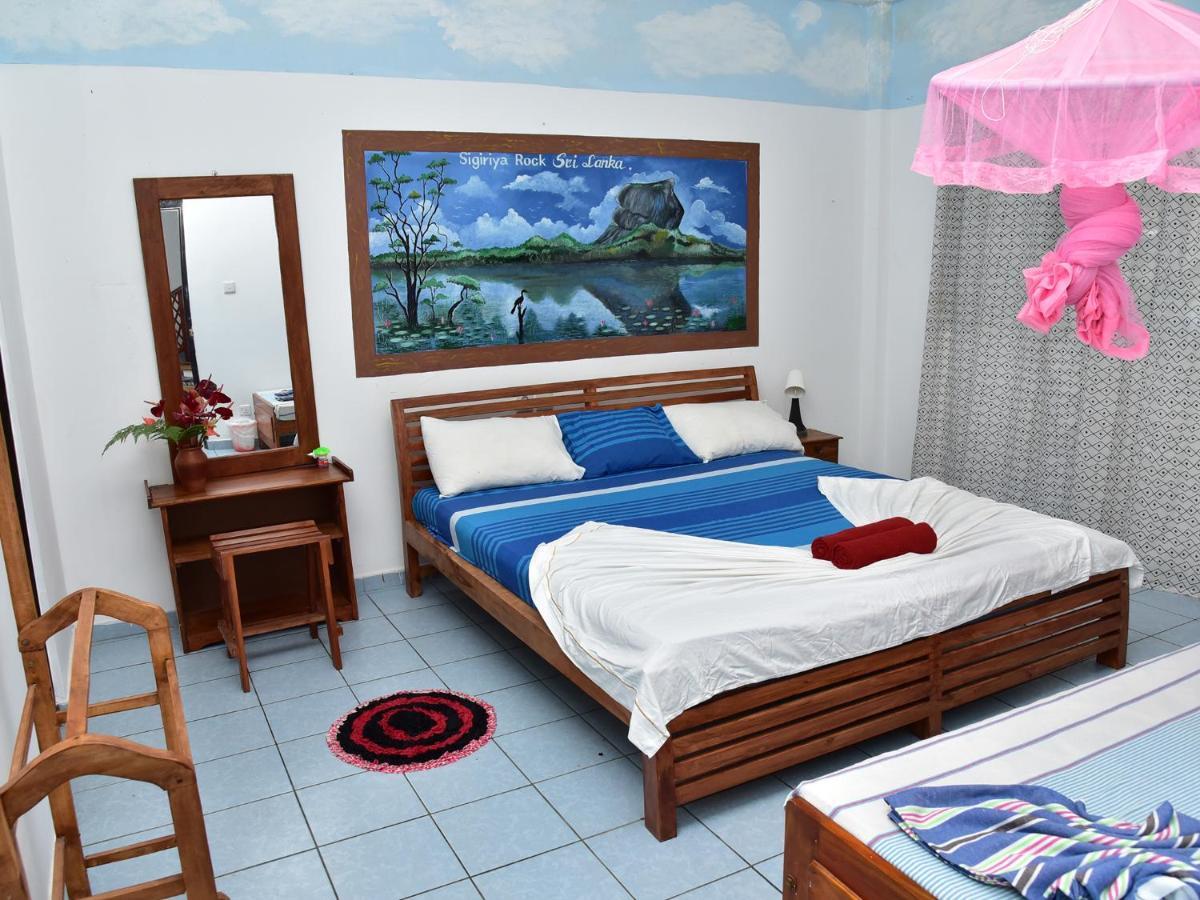 Hotel Happy Tuna Hikkaduwa Buitenkant foto