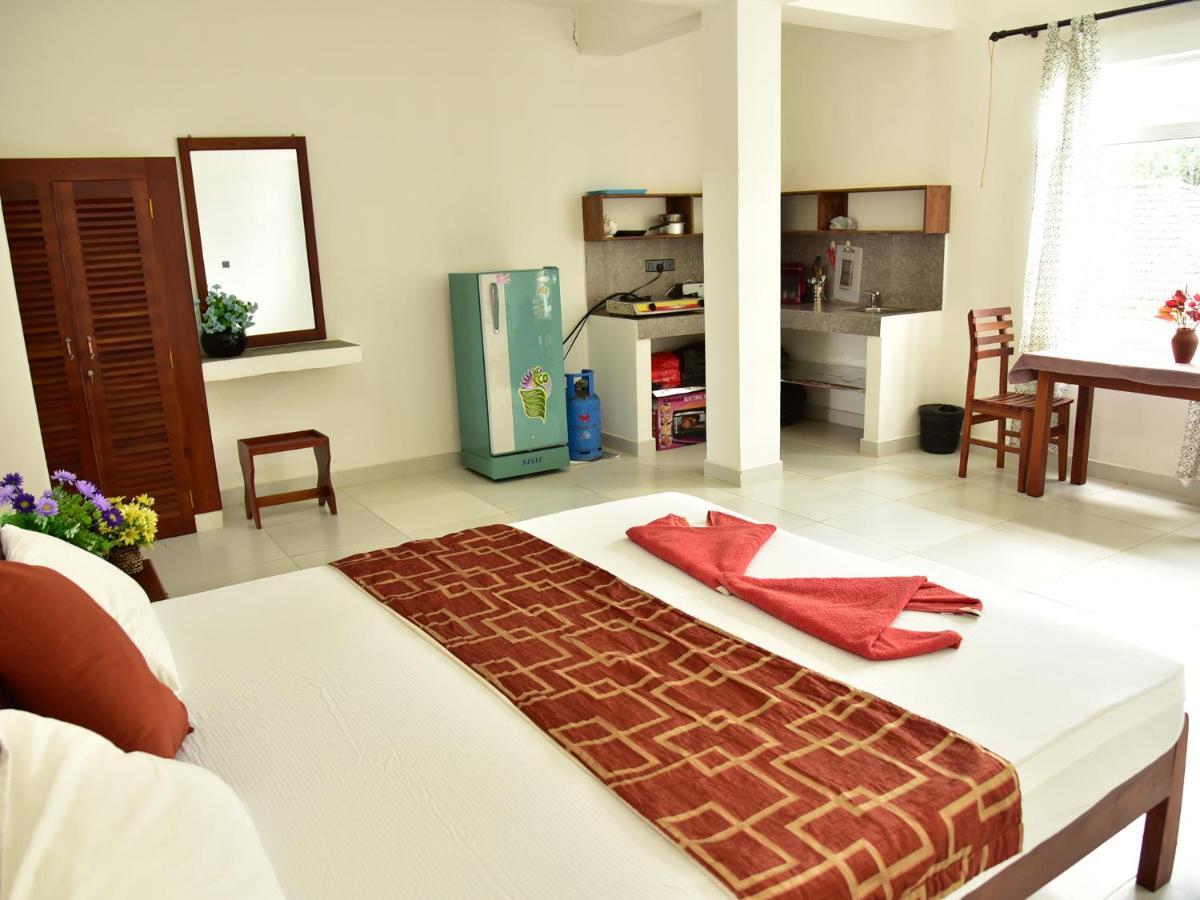 Hotel Happy Tuna Hikkaduwa Buitenkant foto