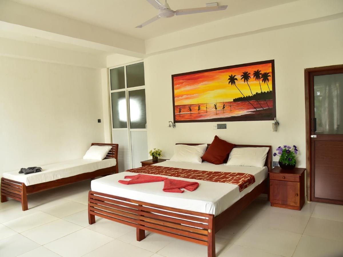 Hotel Happy Tuna Hikkaduwa Buitenkant foto