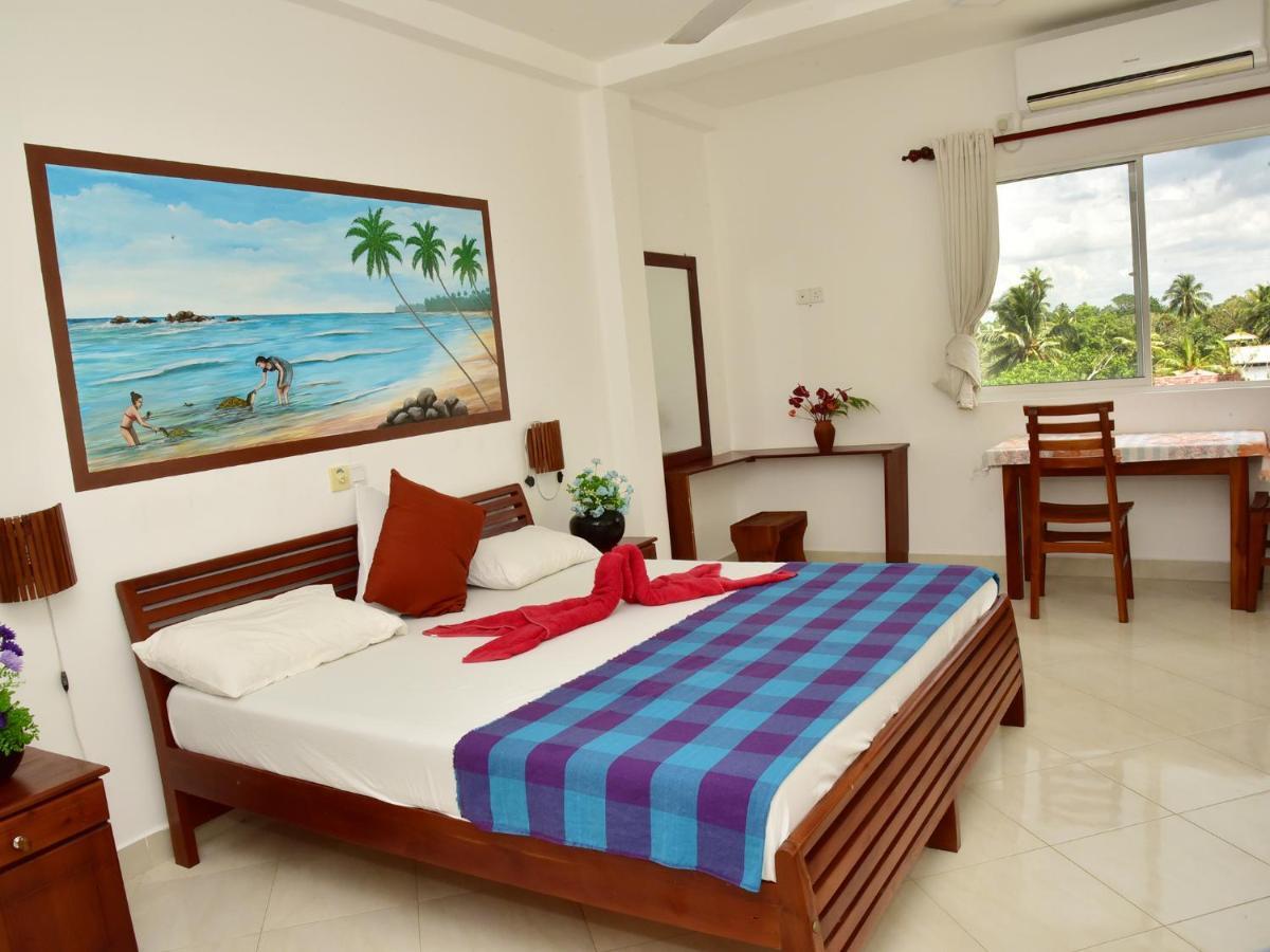 Hotel Happy Tuna Hikkaduwa Buitenkant foto