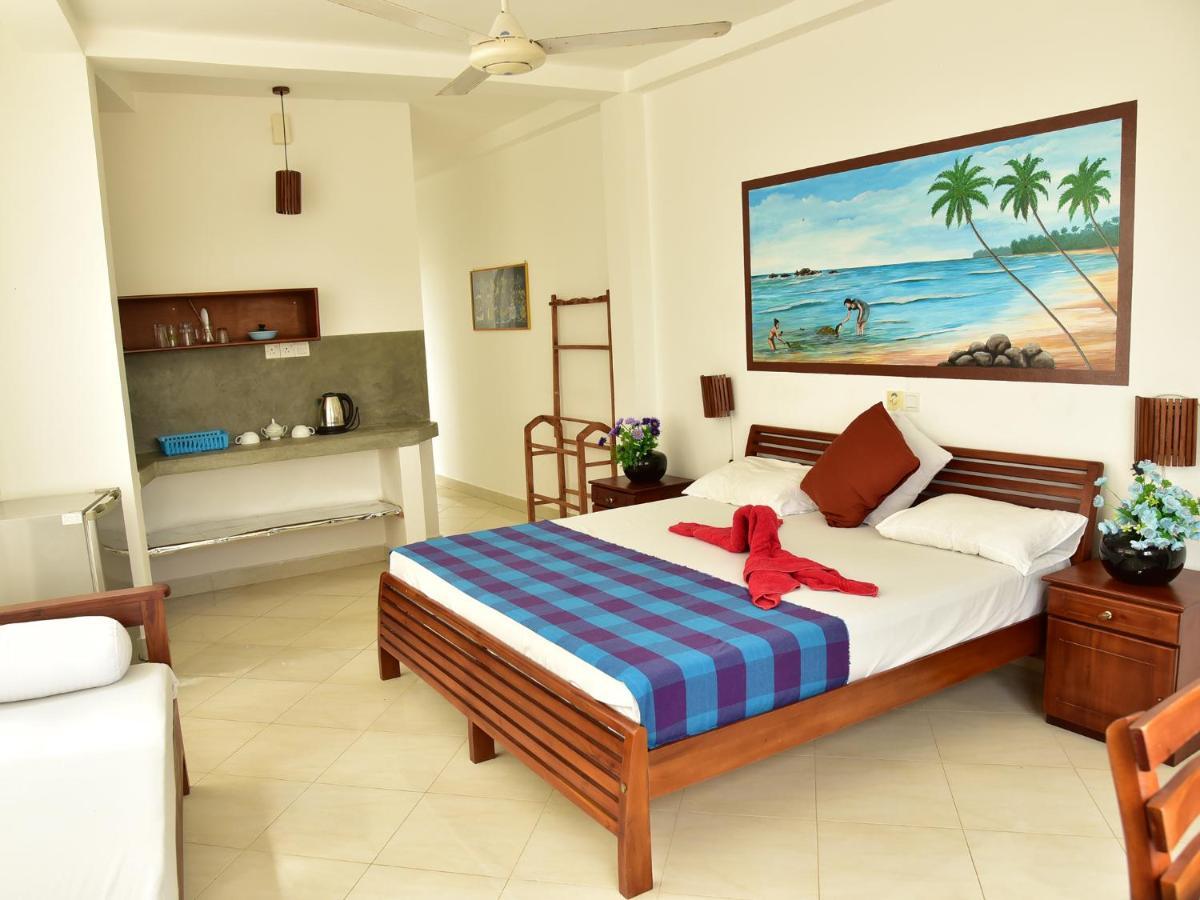 Hotel Happy Tuna Hikkaduwa Buitenkant foto