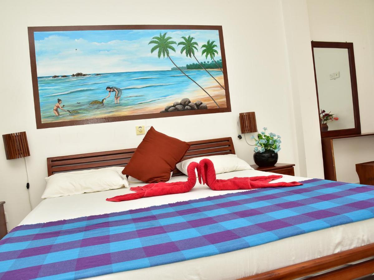 Hotel Happy Tuna Hikkaduwa Buitenkant foto